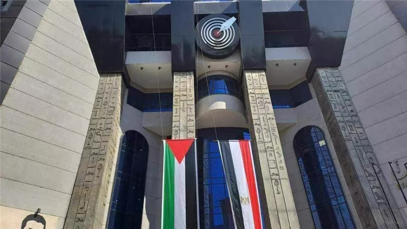 نقابة الصحفيين والوطنية للمقاولات وبيرلا بروبيرتز وهندسة القاهرة يضعون حجر أساس «بيرلا جاردنز»