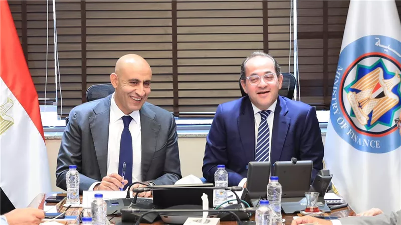 وزيرا المالية والتعليم يبحثان تحسين أوضاع المعلمين.. وزيادة مرتباتهم العام الدراسي المقبل