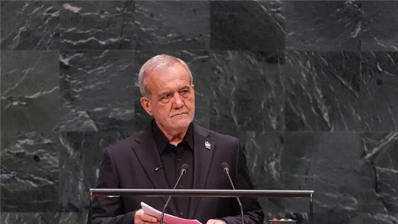 رسميًا.. بزشكيان يقبل استقالة وزير النفط الإيراني ويكلف حميد بورد قائمًا بالأعمال