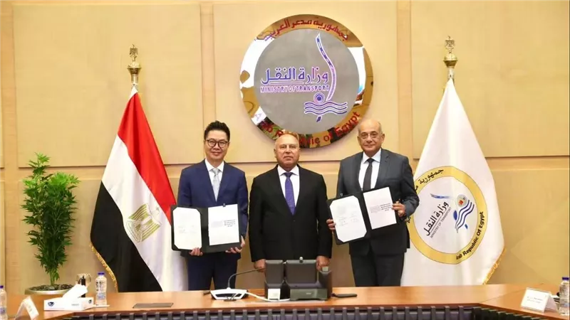 كامل الوزير يشهد توقيع مذكرة تفاهم لإنشاء محطة للصب الجاف بميناء المكس
