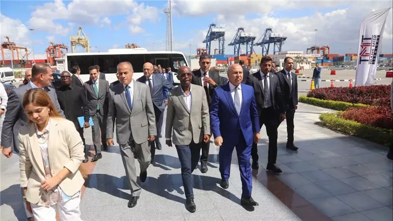 وزيرا النقل المصري والتنزانى يبحثان إنشاء محطة بميناء دار السلام وربطها بالموانئ المصرية