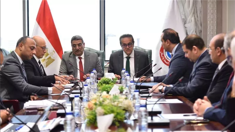 خالد عبدالغفار يوجه بتسريع تطبيق التأمين الصحي الشامل وتغطية 50% من السكان بحلول 2030