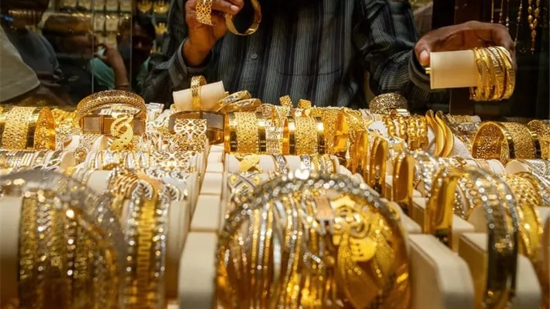 الذهب العالمي يتراجع إلى 4165 دولارًا للأوقية.. وخسائر شهرية تتجاوز 4%