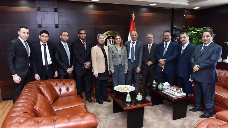 «نصر» تلتقى بالعاملين الجدد من الشهر العقارى بمجمع الاستثمار 