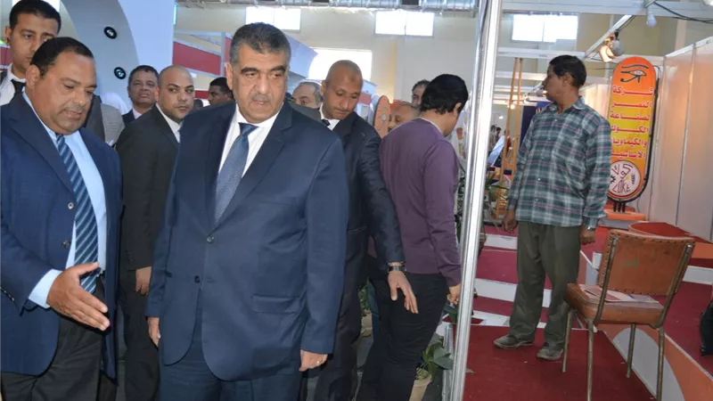 «الشرقاوي» يتفقد تجهيزات جناح الشركات بمعرض القاهرة الدولي 