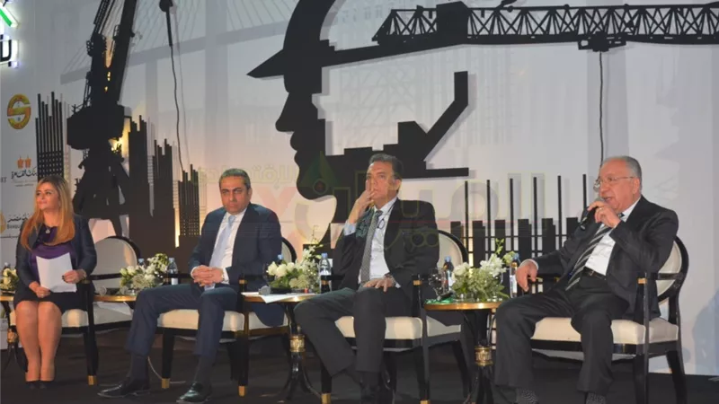 «حسن عبد العزيز»: قطاع المقاولات يعيش مأساة منذ «التعويم»