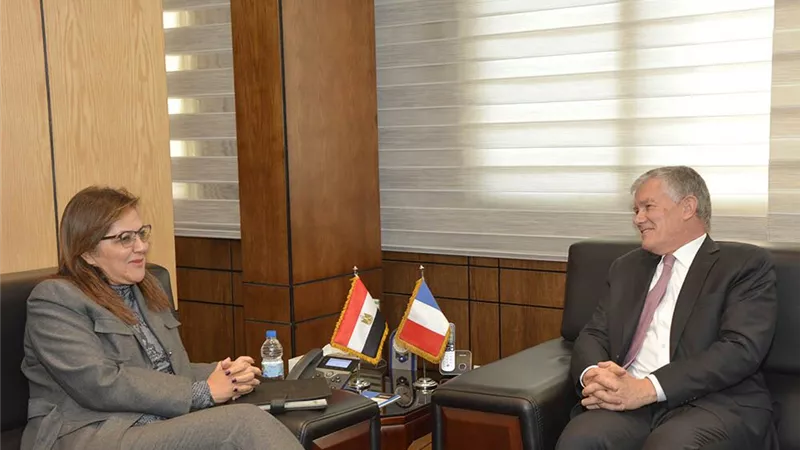 «التخطيط» تناقش مع السفير الفرنسي بالقاهرة تعزيز التعاون المشترك