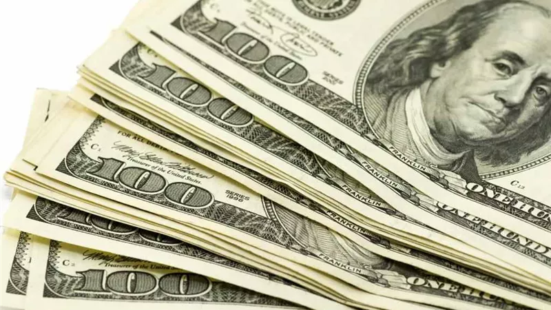 الدولار يتخطى 18 جنيها فى البنوك المصرية 