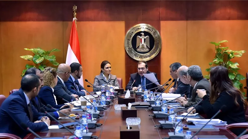 «الاستثمار» و«العدل» يبحثان سرعة فض المنازعات بالمحاكم الاقتصادية