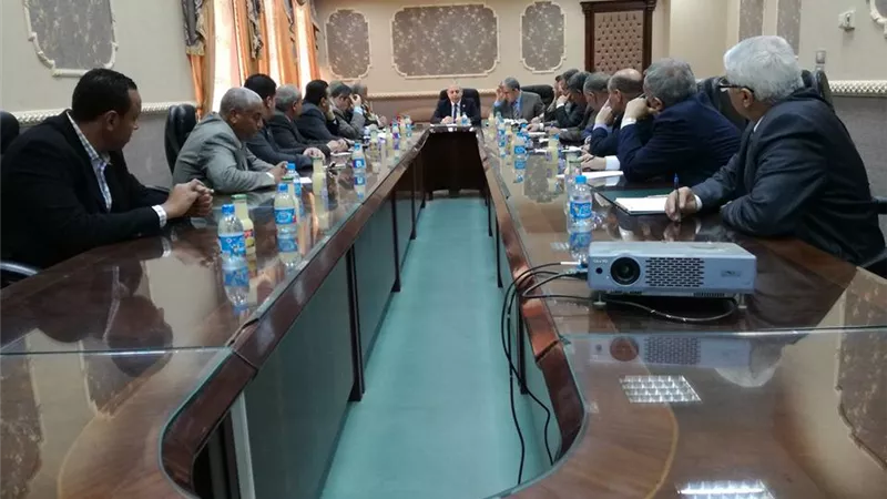 بالصور.. بدء اجتماع رئيس مصلحة الجمارك وأعضاء النقابات العمالية