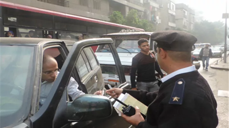 تعرف على عقوبة «تحميل راكب زائد بالميكروباص»