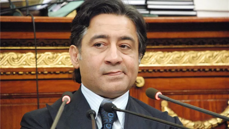 «الجنايات» تصدر قرار ضبط وإحضار لأحمد عز بقضية حديد الدخيلة 