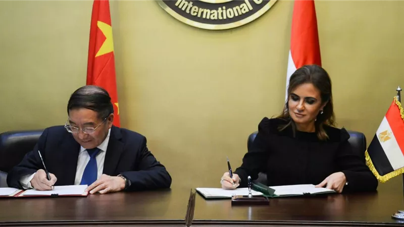 «نصر»: 71 مليون دولار لـ «القمر الصناعي» ومركز التدريب المهني 