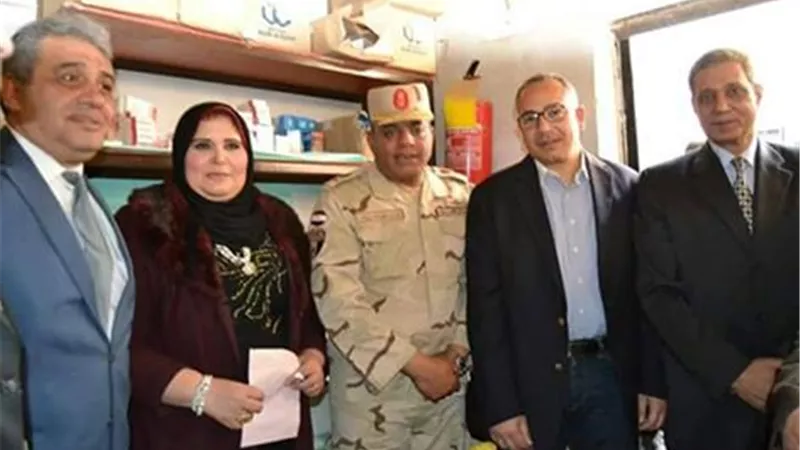 بالصور.. «الصيادلة» تشارك في مبادرة «أهالينا» بالسويس