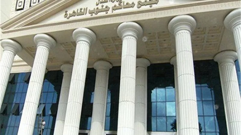 الجنايات تقضي بإلغاء براءة مبارك وآخرين بـ«هدايا الأهرام»