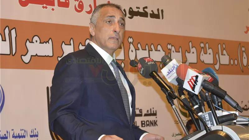 «عامر»: المشروعات بدأت التحول للتصنيع المحلي