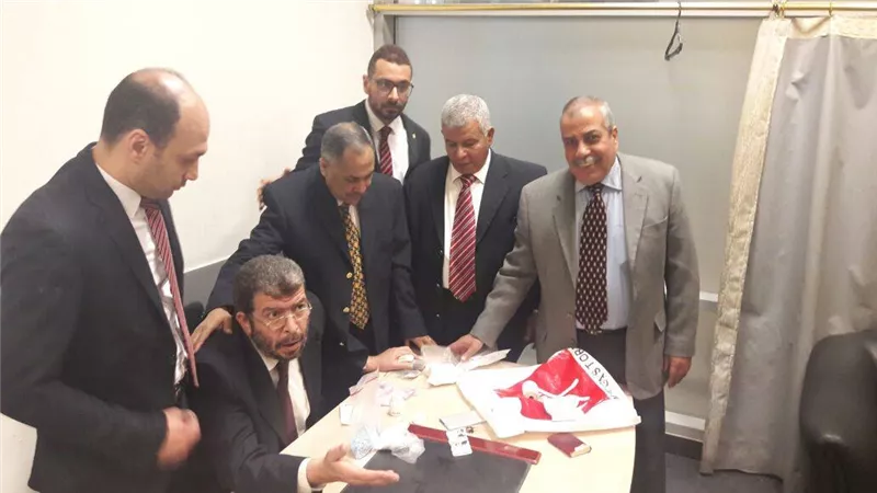 ضبط 392 جرام كوكايين و500 قرص مخدر مع راكب هولندي بمطار القاهرة
