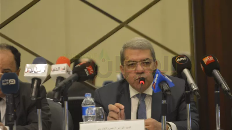 بالصور..وزير المالية:9.2 % إجمالى العجز بالموازنة الجديدة