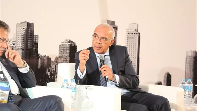 «سامكريت»: زيادة العمالة بالسوق وراء عدم تطوير آليات البناء 
