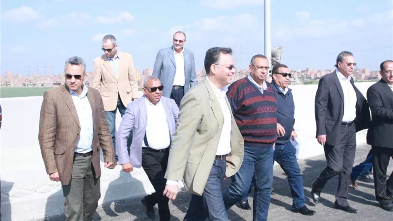 وزير النقل يتابع أعمال تنفيذ المشروع القومي للطرق 