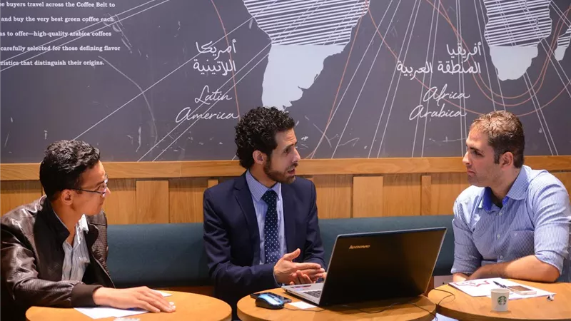 «ستاربكس» تنظم ورشة تدريب لكتابة السير الذاتية «cv» في المنطقة