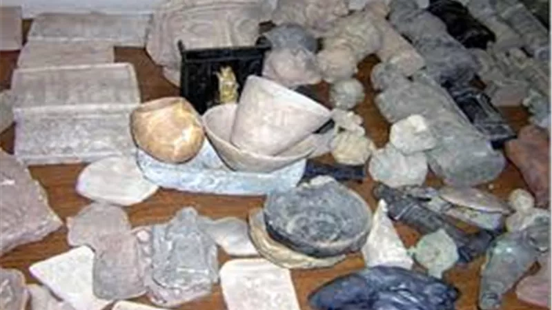 ضبط 44 قطعة آثار بحوزة عامل بالأقصر