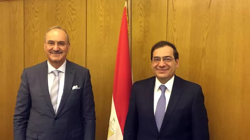 وزير البترول ينفي توقف المفاوضات مع العراق 