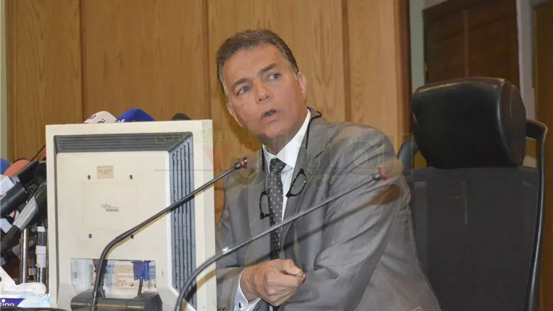 وزير النقل ساخرًا: «هو سعر تذكرة المترو يجيب كام كيلو برتقال» 