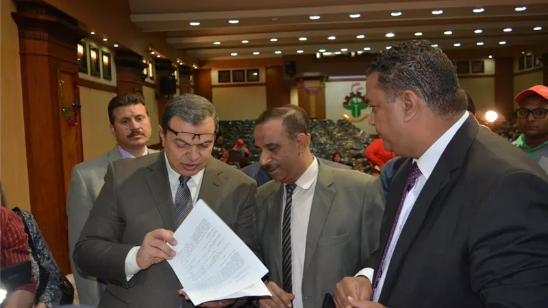 بالصور.. «وزير القوى العاملة» يسلم 63 عقد عمل لذوي الاحتياجات الخاصة 