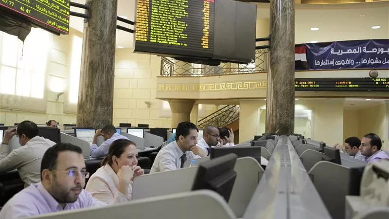 التباين يسيطر على البورصة بمستهل التعاملات