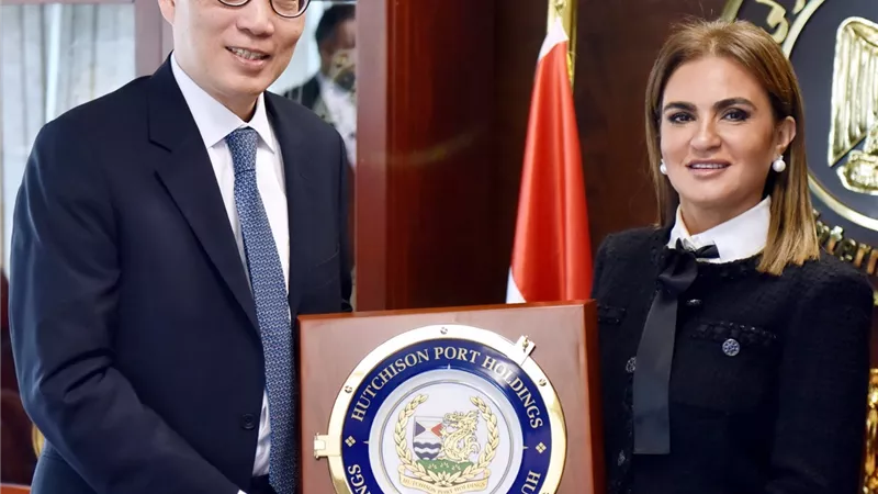 «نصر» تبحث مع «هاتشيسون» الاستثمار بقطاع النقل البحرى 