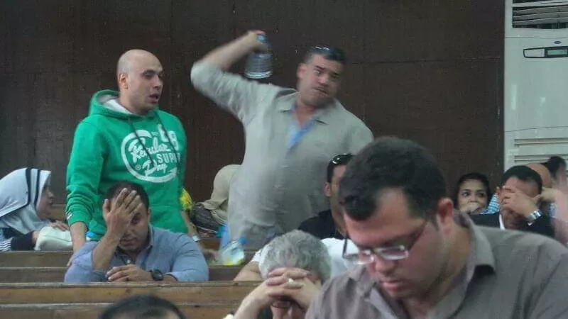 بالصور.. انهيار أهالي المتهمين بالاستيلاء على 2 مليار من أموال الداخلية 