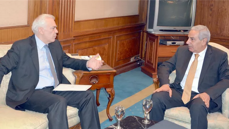 وزير التجارة والصناعة يلتقى السفير اليوناني بالقاهرة 