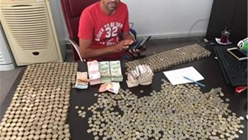 شاب يقلع عن التدخين ويشتري بثمنها «سيارتين ودراجة نارية»