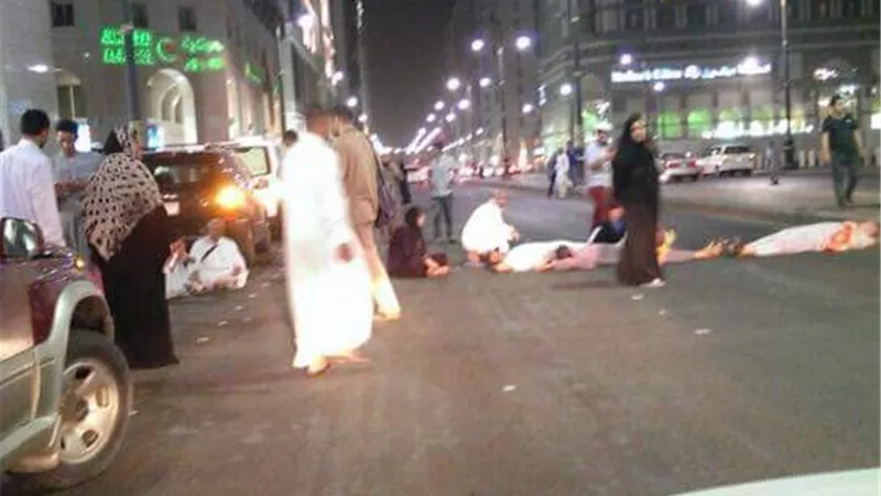 معتمرون مصريون يفترشون الأرض بالسعودية بحثا عن سكن