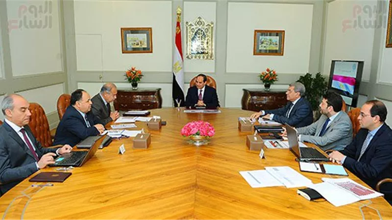 وزير المالية لـ«السيسي»: خفض عجز الموازنة لن يؤثر على البرامج الاجتماعية