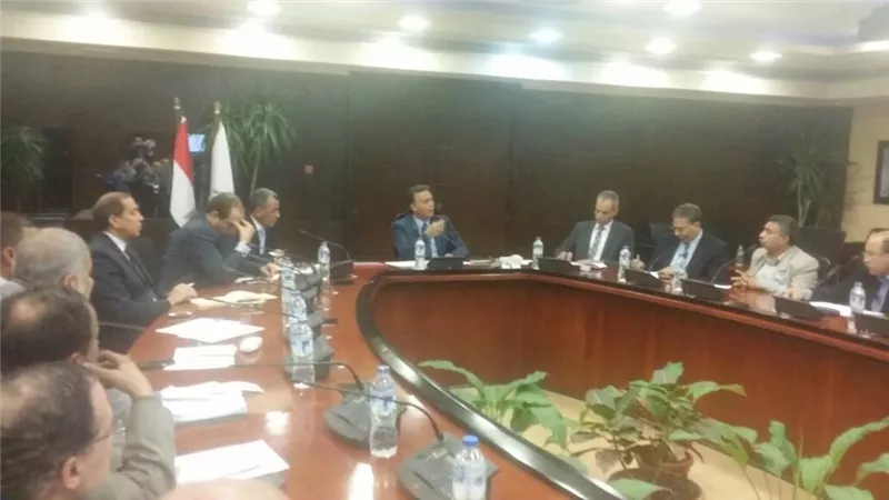 وزير النقل يتابع أعمال صيانة ونظافة وإنارة الطريق الدائري 