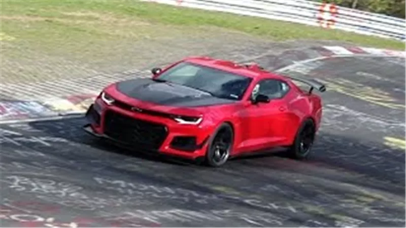 شاهد.. جولة «شيفروليه كامارو Zl1» على حلبة «نوربرجرنج»
