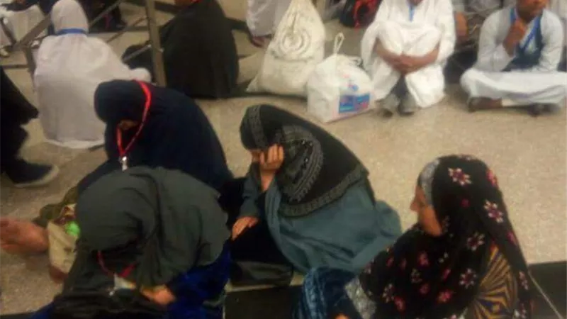 «السياحة»:انتهاء أزمة المعتمرين وتسفيرهم