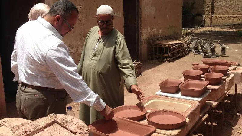 بالصور.. الحرف اليدوية: تطوير مصنع جراجوس للفخار المتعثر ودخوله في مرحلة الإنتاج العام المقبل 