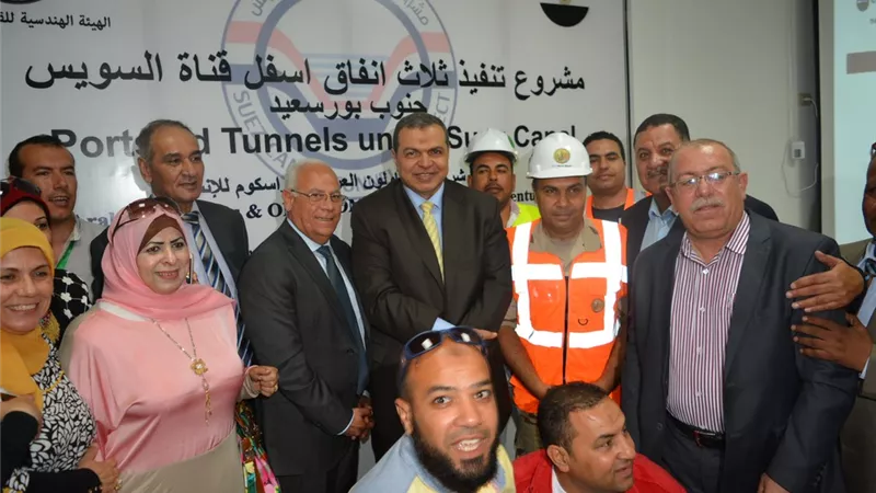 بالصور.. وزير القوى العاملة يشيد بمشروعات سيناء