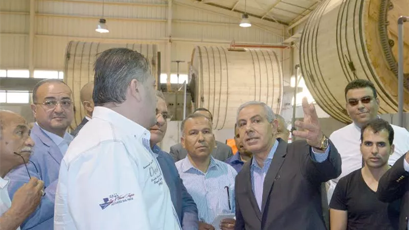 بالصور.. وزير الصناعة في زيارة مفاجئة لمدينة الروبيكي 
