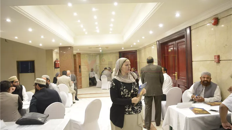بالصور.. لقاءات ثنائية لرجال أعمال «مصريين وباكستانين» بـ«تجارية القاهرة»