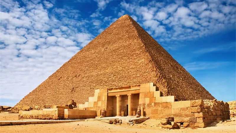 إحالة 12 مسئولا بالآثار للمحاكمة لتواطؤهم في الاستيلاء على عينات من الهرم 