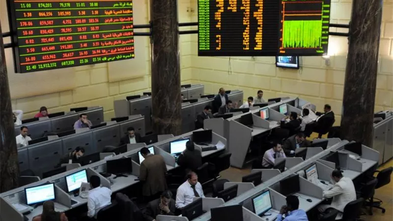 التحركات العرضية تحدد مصير البورصة للجلسة التاسعة على التوالي.. «سعيد»: السوق يفتقد المحفزات.. «فيصل الإسلامي» يتراجع لـ17.44 جنيه