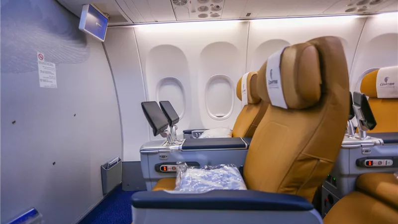 «مصر للطيران» تنتهى من اختبار الطائرة الجديدة بوينج B737800 