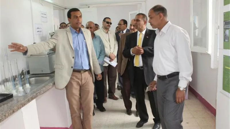 بالصور.. افتتاح معمل للاختبارات ومراقبة الجودة بأسوان الجديدة