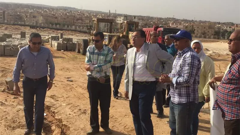 وزير الإسكان يهدد بسحب مشروع حديقة الشيخ زايد من الشركات المنفذة