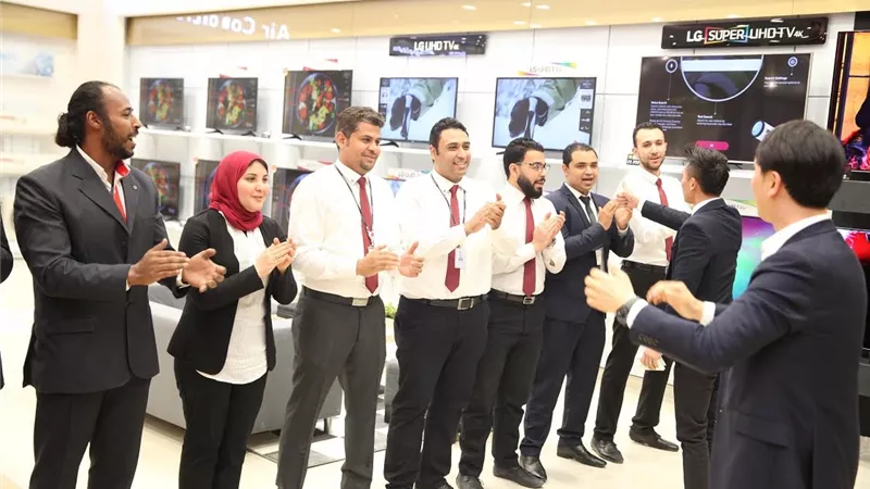 بالصور.. «إل جى» تفتتح فرعًا جديدًا بـ«مول مصر»