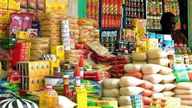 بعد 6 أشهر «تعويم»..60% تراجعًا بمبيعات «السلع الغذائية»..و«البقالة» تصف القرار بـ «الأسوأ» 